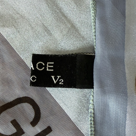 Large Versace wrap - Picture 5 of 9